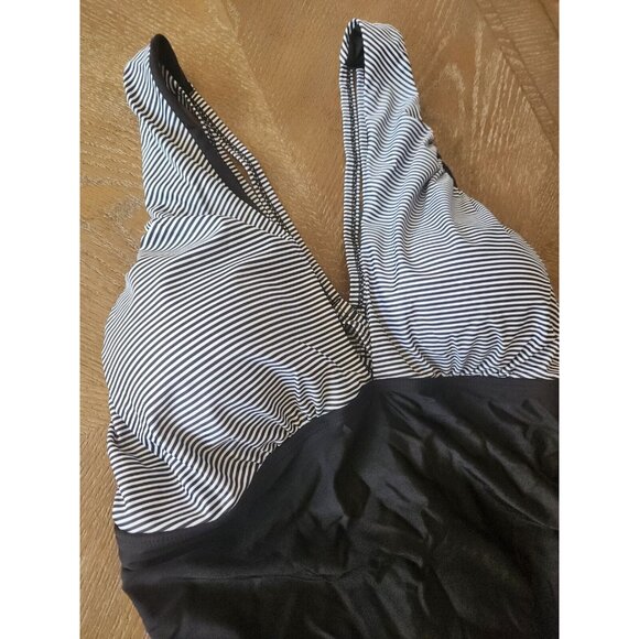 You Di An Black and White One Piece V-neck Wide Strap Swimsuit 4XL - Picture 7 of 9